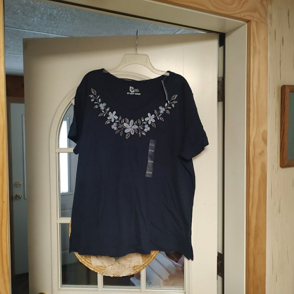 New Classic Elements Navy Blue Embroidered Flower Shirt Size Women's 20/22W
